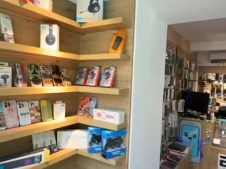 Affittasi negozio in Via Durresit, sul lato della strada, vicino a Zogu i Zi! 650 mila lek netti non negoziabili!