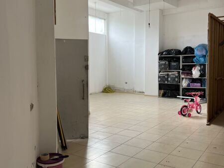 NEGOZIO IN VENDITA NEL COMUNE DI PARISIT