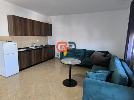 Tek Kompleksi Halili, Jepet Me Qira, Apartament 2+1+2 Me Hapesira Te Bollshme !!!