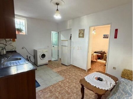 APARTAMENT ME QERA PRANE/ QSUT