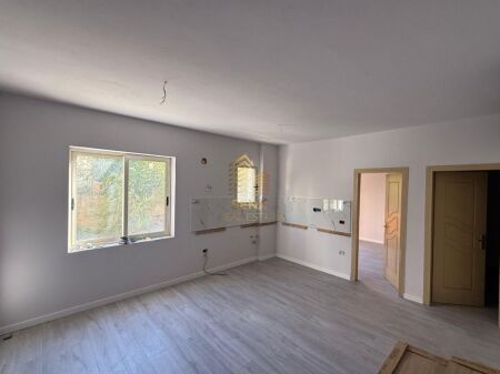 Rent, 2+1+balcony apartment partially furnished, Fresk, 35,000 Lek/Month