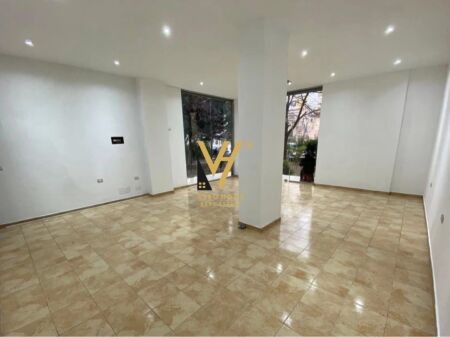JEPET AMBIENT BIZNESI 55 M2 ME QIRA NE YZBERISHT 45.000 LEKE
