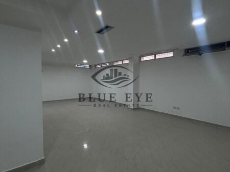 Ambient Komercial Me Qira në Stadiumi, Durrës.