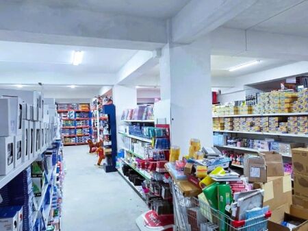 In vendita magazzino con uffici in via Ardeno, Tirana