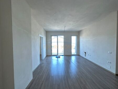 Shitet,Apartament 2+1, Kamez,Tirane
