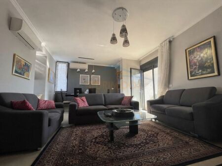 Shitet , Apartament 3+1+2 , Rruga e Kosovareve