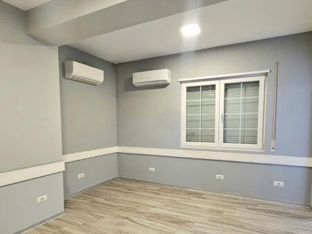 Rent | Ambjent Biznesi | Materniteti i Ri | 900 €/month