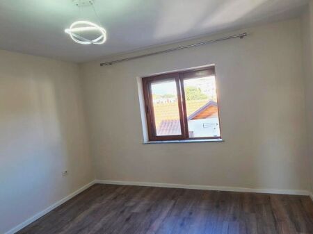  SHITET APARTAMENT 2+1 – RRUGA BARDHYL, TIRANË 