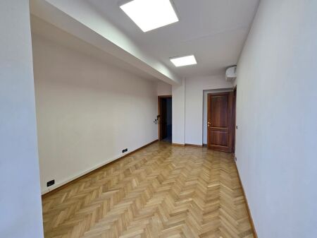UFFICIO IN AFFITTO 96 M2 CENTRO 180.000 LEKE FH-96130
