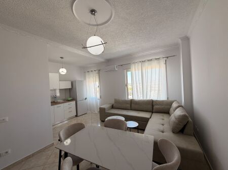 Shitet apartament 1+1