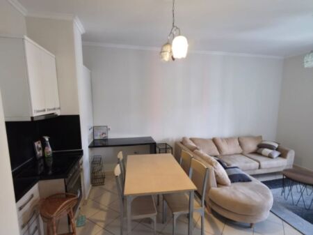 SHITET APARTAMENT 2+1+2 – PRANË KOMPLEKSIT GENER 2