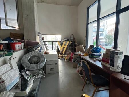 JEPET DYQAN 100 M2 ME QIRA TE KOMUNA E PARISIT 2.500 EURO