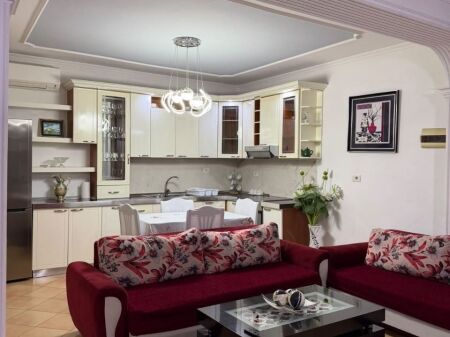 APARTAMENT 2+1 50,000 LEKE BULEVARDI I RI