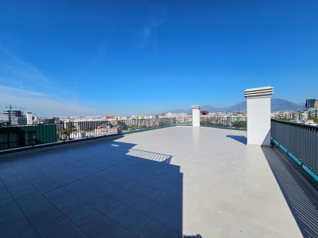 Vendesi in vendita 3+1+2+Veranda nel Comune di Parigi
