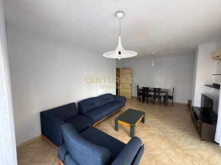 Apartament 2+1+ Verande Me Qira në Komunën e Parisit - 1100€ | 196 m² 1,100 € /Muaj 10,000 Lekë /Muaj