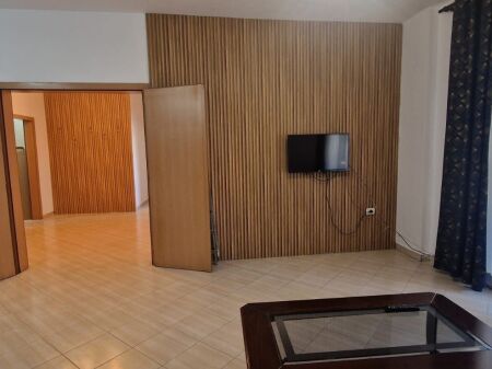 Apartament 2+1+2 per shitje prane kopshtit Botanik