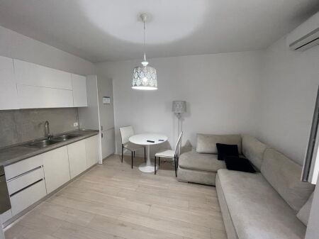 Ish Ekspozita rents a 1+1 furnished apartment. 50,000 Leke
