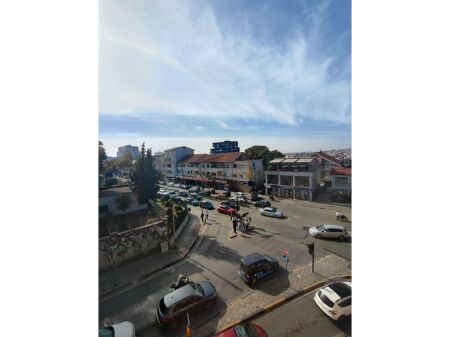 Shitet,Apartament 1+1, Shkolla e Bashkuar, Tiranë.