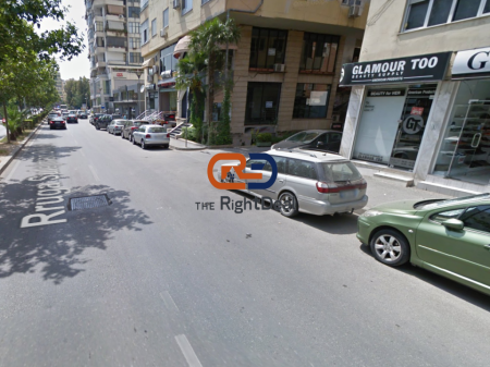 In Piazza Willson, Spazio Commerciale in Vendita sul Lato della Strada!!!