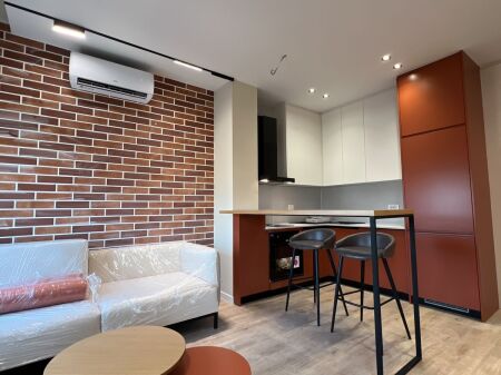 🏢Ish Stacioni i Trenit,pas Mullirit te Vjeter jepet me qera apartament 1+1+post parkimi,i  mobiluar. 65,000Leke