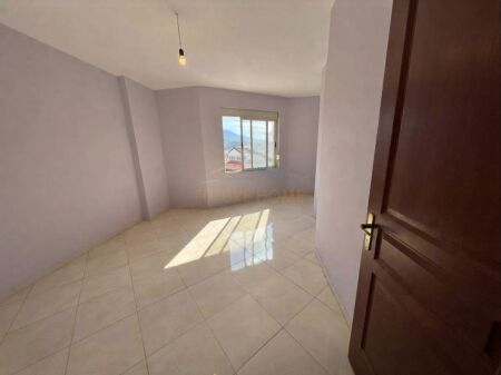 Shitet, Apartament 3+1+2, Rruga Shefqet Kuka, Fresk, Tirane