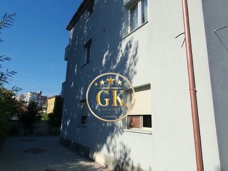 21018851 JEPET ME QERA VILA,PLAZH