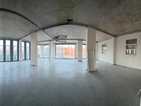 Jepet ambient biznesi me qira tek Bulevardi i Ri , prane Next Station Tirana Holdings , Rruga Jordan Misja .