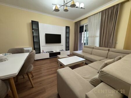 Apartament 2+1 + post parkimi me qira tek rruga 5 maj! /Muaj 82,000 Lekë /Muaj