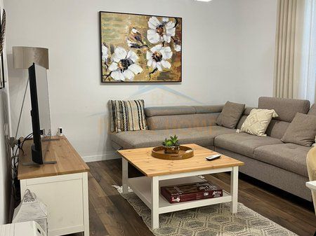 Qera,Apartament 2+1+2+Post Parkimi ,Blloku i Ambasadave