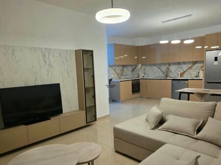 APARTAMENT ME QERA 2+1 RRUGA E DIBRES 70.000 LEKE FH-96245