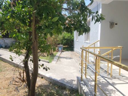  SHITET SHTËPI PRIVATE – PRANË QENDRËS SË KAVAJËS  