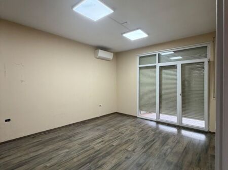 Apartment 3+1 for residential or office rent is given near the former Aviation Field .