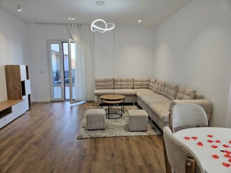 Appartamento 2+1+2 + Veranda in affitto – All'interno di Emerald Center !