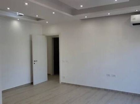 Ufficio in Affitto 2+1 a Bllok (ID BZ21062) Tirana