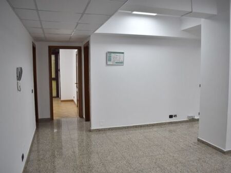 🏢 UFFICIO IN AFFITTO – CENTRO, TIRANA