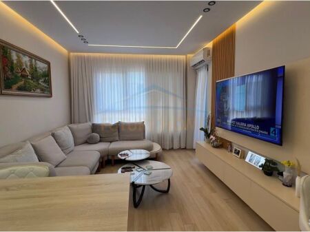 Shitet, Apartament 2+1, Kamëz, Tiranë.
