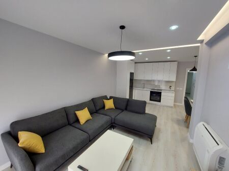 APARTAMENT 2+1 ME QIRA PRANE AMBASADES AMERIKANE