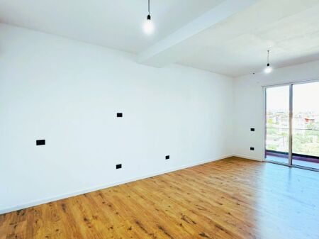 **Shitet Apartament 2+1 me Hipotekë – Paskuqan**
