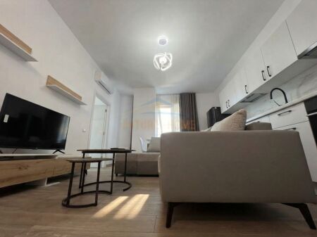 Shitet, Apartament 1+1+Verande, Kamëz, Tiranë.