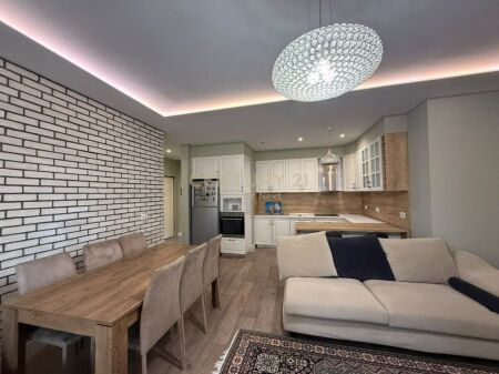 Appartamento 2+1 in affitto vicino alla scuola di balletto 820 € /Mese 75.000 Lek /Mese