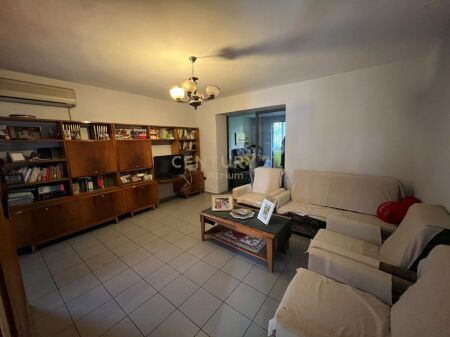 Apartament 4+1+3+2 Ballkone per shitje te Ali Demi