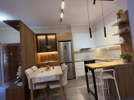 Appartamento 2+1+2 in affitto situato in Rruga e Kosovareve, vicino a Lake View Residence, Lago Artificiale.