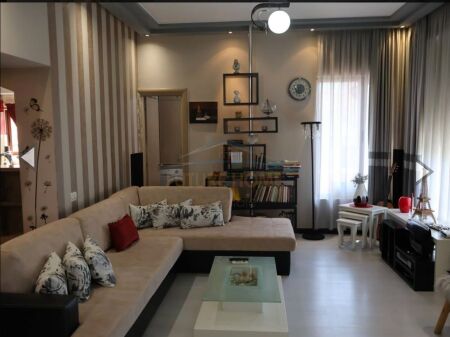 Jepet apartament 2+1+3+Post Parkimi me qira tek ish Fusha e Aviacionit , Inxhinieria e Ndertimit , Zogu i Zi .