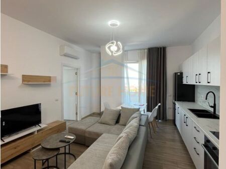 Shitet Apartament 1+1+Verande, Kamez