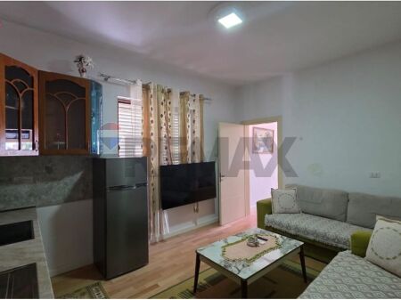 Apartament 2+1 me qera,prane Shkolles Reald