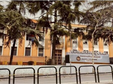 Shitet apartament 2+1 tek Shkolla 7 Marsi