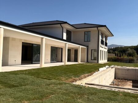 🏡 SHITET VILË EKSKLUZIVE | PRANË ROLLING HILLS – LUNDËR