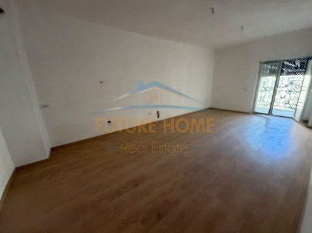 Shitet, Apartament 2+1+2, Porta e Re, Sauk.