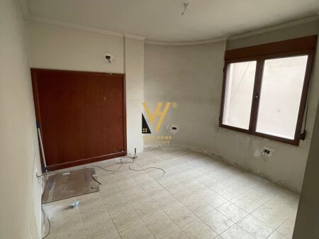 JEPET ZYRE 122 M2 ME QIRA TE BLLOKU 230.000 LEKE