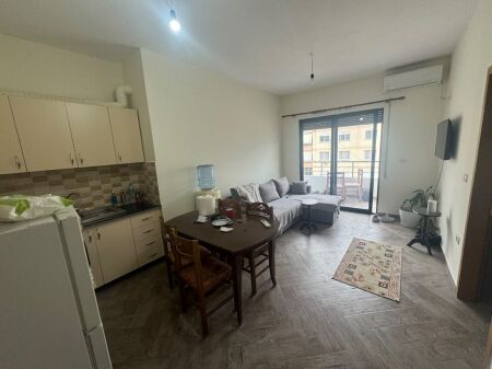 Shitet apartament 1+1 ne Astir